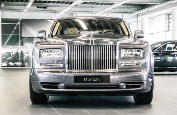 Rolls-Royce Phantom front