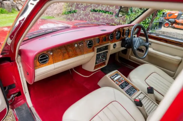 Rolls Royce Silver Spirit II front seat