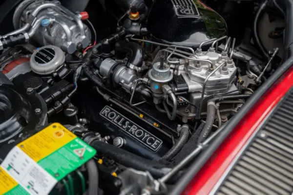 Rolls Royce Silver Spirit II engine bay