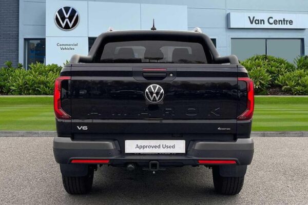 Volkswagen Amarok back