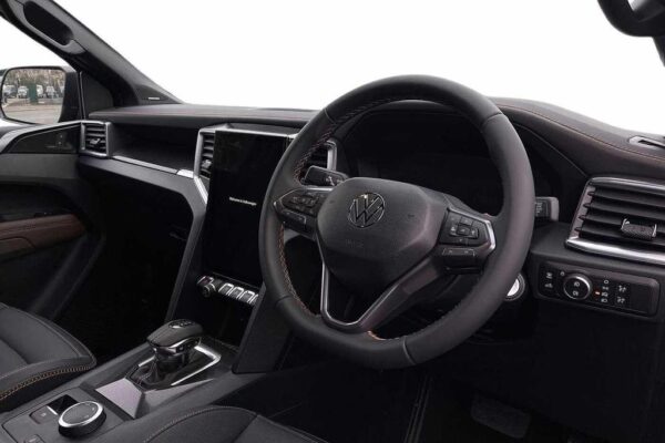 Volkswagen Amarok cockpit