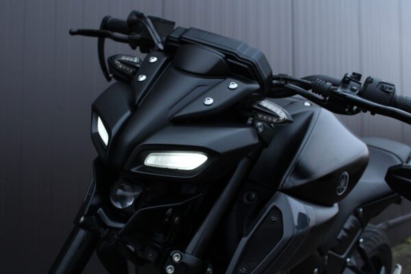 Yamaha MT-125 headlights