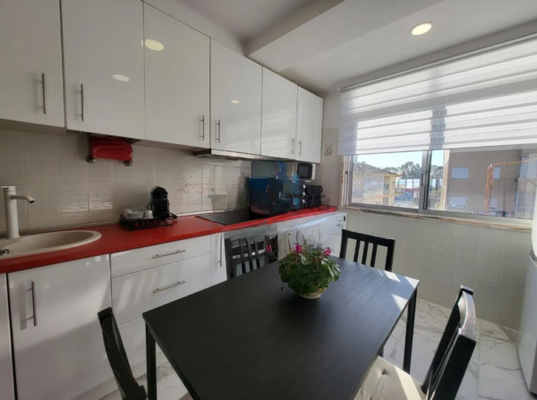 Modern 3-Room Apartment in Agualva-Cacém, Portugal - Image 8