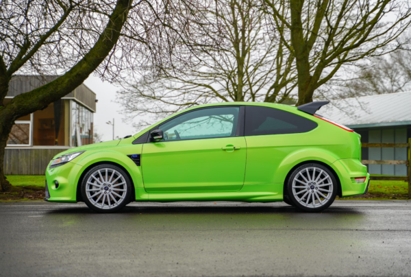 Ford Focus RS side view