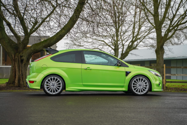 Ford Focus RS side view