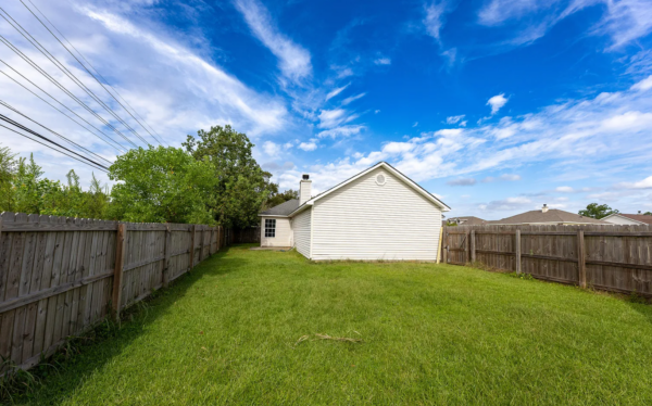 Mississippi United States House backyard