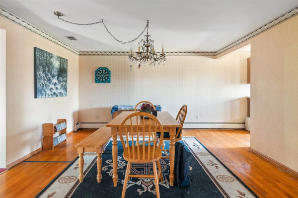 Monroeville United States House dining area