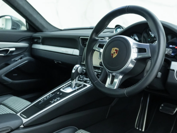 Porsche 911 cockpit