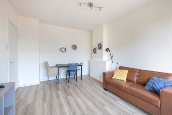 Modern 2-Bedroom Apartment in Rotterdam, Netherlands - Image 7