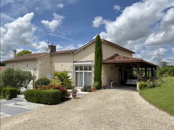 Saint-Laurent-des-Combes France House garage