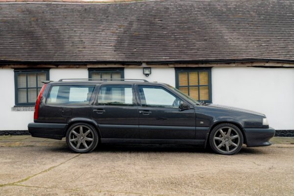 Volvo 850 R side view