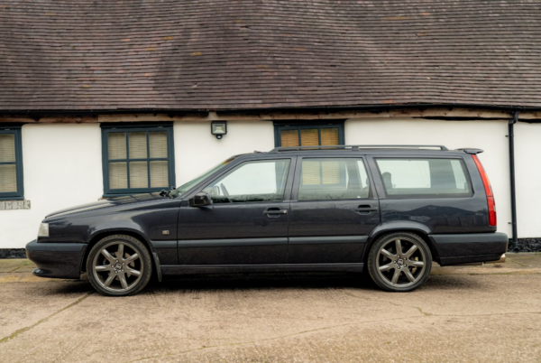 Volvo 850 R side view