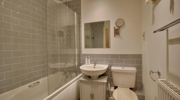 Maidstone United Kingdom Apartment bathroom